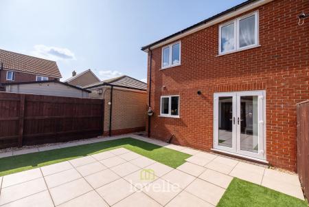 3 bedroom Semi-detached house for sale in Stavanger Close, New Waltham, DN36