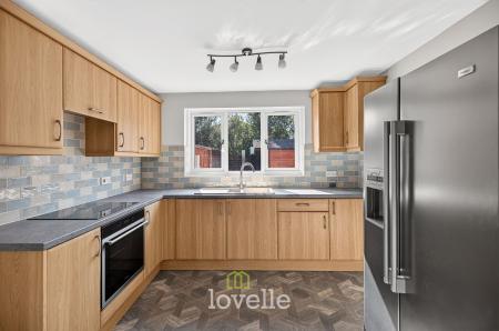 4 bedroom Detached house for sale in Chandlers Close, New Waltham, DN36