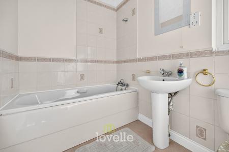 4 bedroom Detached house for sale in Chandlers Close, New Waltham, DN36