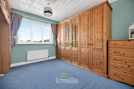 4 bedroom Detached house for sale in Chandlers Close, New Waltham, DN36