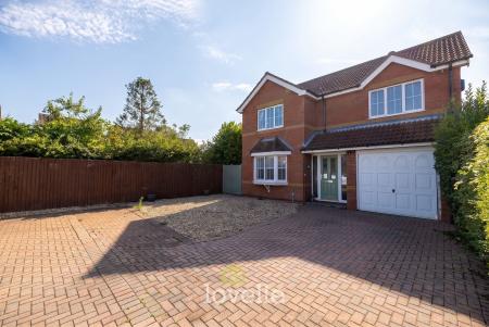 4 bedroom Detached house for sale in Chandlers Close, New Waltham, DN36