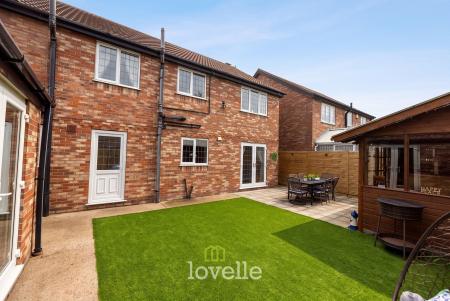 5 bedroom Detached house for sale in Burnham Reach, Cleethorpes, DN35