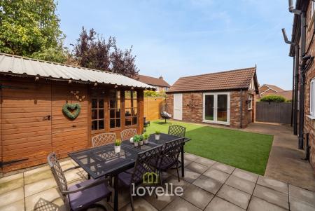 5 bedroom Detached house for sale in Burnham Reach, Cleethorpes, DN35