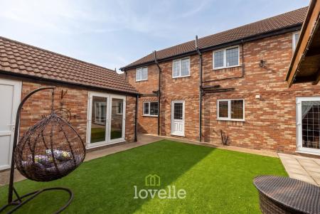 5 bedroom Detached house for sale in Burnham Reach, Cleethorpes, DN35