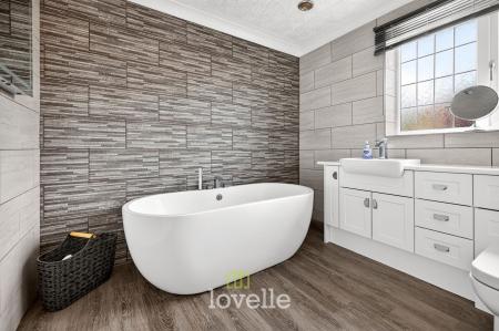 5 bedroom Detached house for sale in Burnham Reach, Cleethorpes, DN35