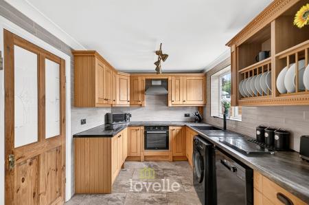 5 bedroom Detached house for sale in Burnham Reach, Cleethorpes, DN35