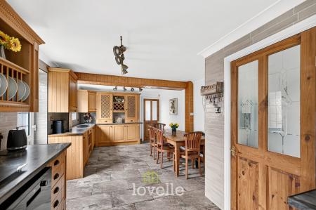 5 bedroom Detached house for sale in Burnham Reach, Cleethorpes, DN35