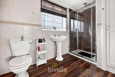 5 bedroom Detached house for sale in Burnham Reach, Cleethorpes, DN35