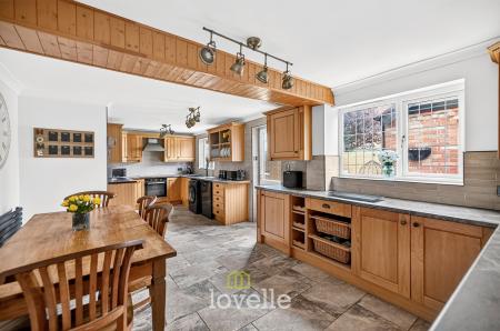 5 bedroom Detached house for sale in Burnham Reach, Cleethorpes, DN35