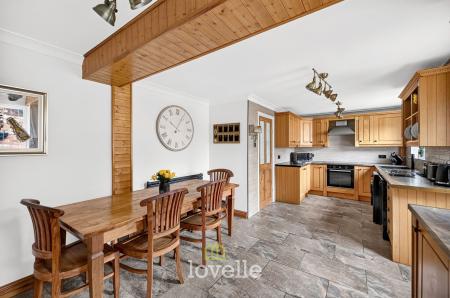 5 bedroom Detached house for sale in Burnham Reach, Cleethorpes, DN35
