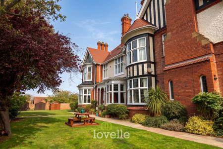 2 bedroom Apartment for sale in Albemarle House, Mill Road, DN35