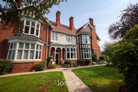2 bedroom Apartment for sale in Albemarle House, Mill Road, DN35