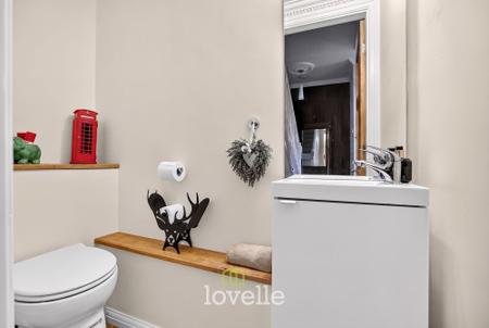 2 bedroom Apartment for sale in Albemarle House, Mill Road, DN35