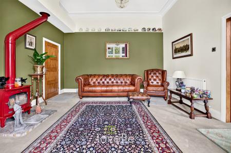 2 bedroom Apartment for sale in Albemarle House, Mill Road, DN35