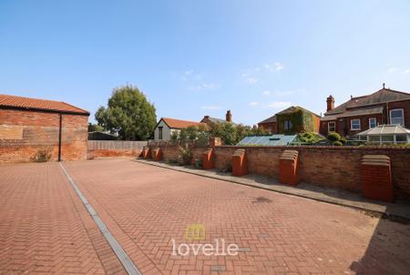 2 bedroom Apartment for sale in Albemarle House, Mill Road, DN35