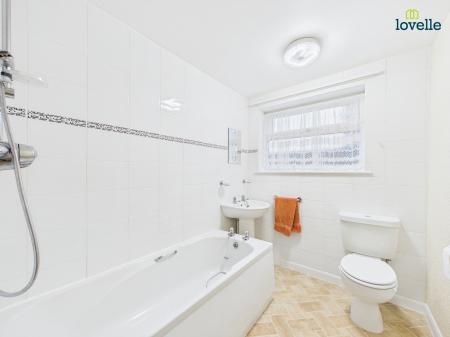 3 bedroom Detached bungalow for sale in Kisgate, Sturton By Stow, LN1