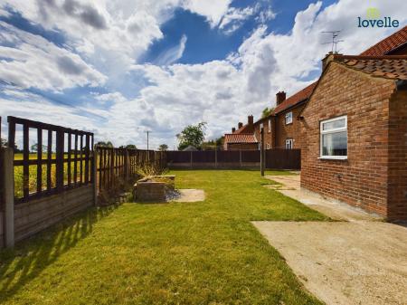 3 bedroom Semi-detached house for sale in Stow Park Road, Stow, LN1