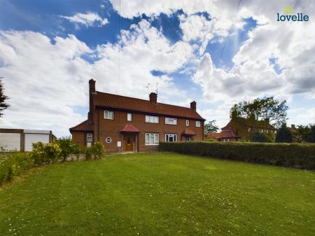 3 bedroom Semi-detached house for sale in Stow Park Road, Stow, LN1