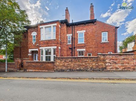 6 bedroom House to let in West Parade, Lincoln