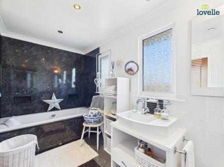 4 bedroom Detached house for sale in Beech Avenue, Nettleham, LN2