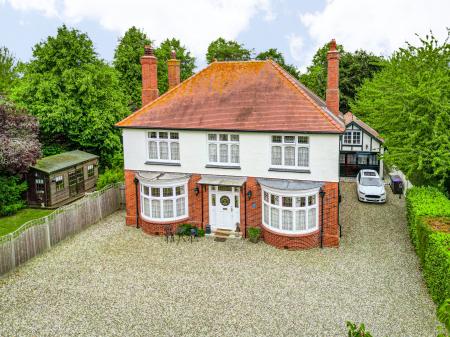 4 bedroom Detached house for sale in 76 Witham Road, Woodhall Spa, LN10