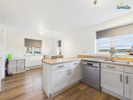 3 bedroom Detached house for sale in Reedbush Avenue, Lincoln, LN2