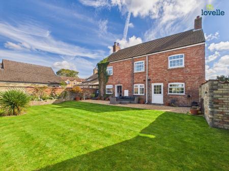 4 bedroom Detached house for sale in Main Road, Langworth, LN3
