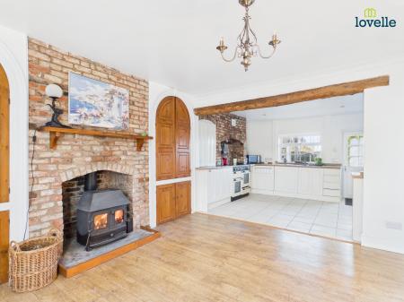 4 bedroom Detached house for sale in Main Road, Langworth, LN3