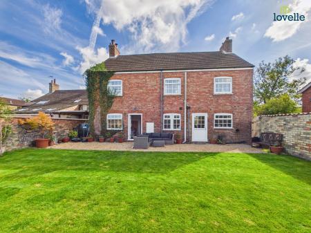 4 bedroom Detached house for sale in Main Road, Langworth, LN3