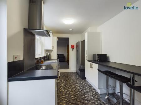 4 bedroom Terraced House to let in West Parade, Lincoln