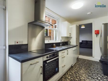 4 bedroom Terraced House to let in West Parade, Lincoln