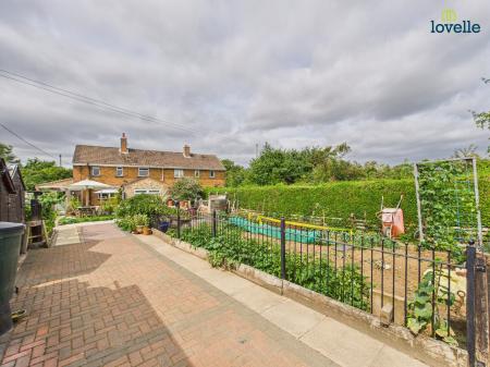 3 bedroom Semi-detached house for sale in Brigg Road, Lincoln, LN2