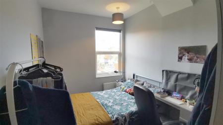 4 bedroom Terraced House to let in West Parade, Lincoln