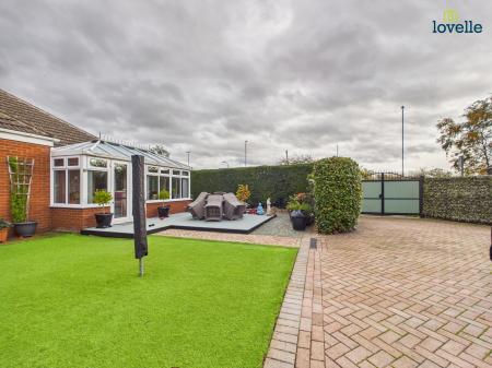 4 bedroom Bungalow for sale in Mill Lane, Saxilby, LN1