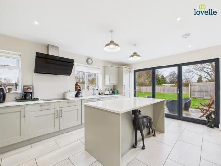 4 bedroom Detached house for sale in Heath Court, Middle Rasen, LN8