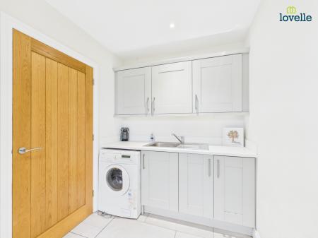 4 bedroom Detached house for sale in Heath Court, Middle Rasen, LN8