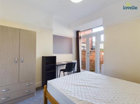 6 bedroom Town house to let in Tennyson Street, Lincoln