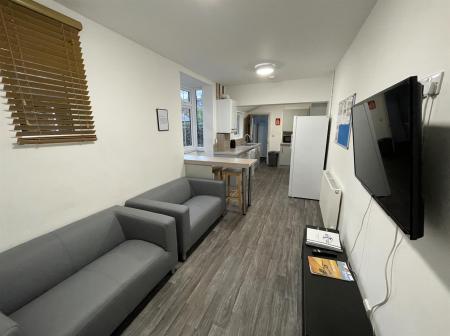 6 bedroom Town house to let in Tennyson Street, Lincoln