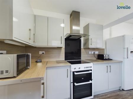 6 bedroom Town house to let in Tennyson Street, Lincoln