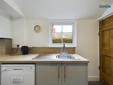 6 bedroom Town house to let in Tennyson Street, Lincoln
