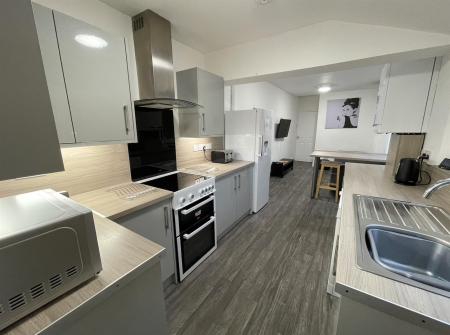 6 bedroom Town house to let in Tennyson Street, Lincoln