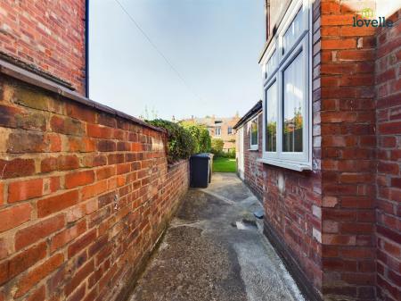 6 bedroom Town house to let in Tennyson Street, Lincoln