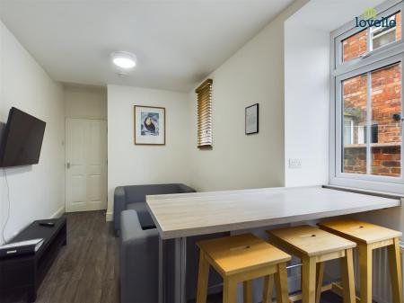 6 bedroom Town house to let in Tennyson Street, Lincoln