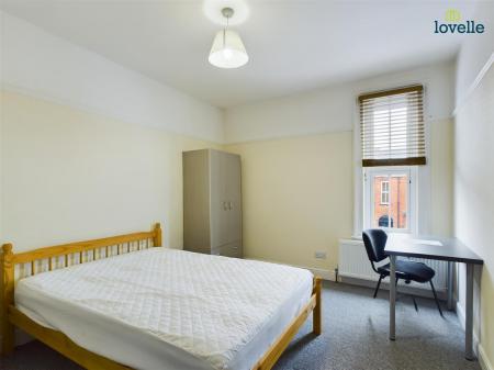 6 bedroom Town house to let in Tennyson Street, Lincoln