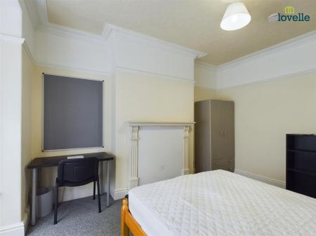 6 bedroom Town house to let in Tennyson Street, Lincoln