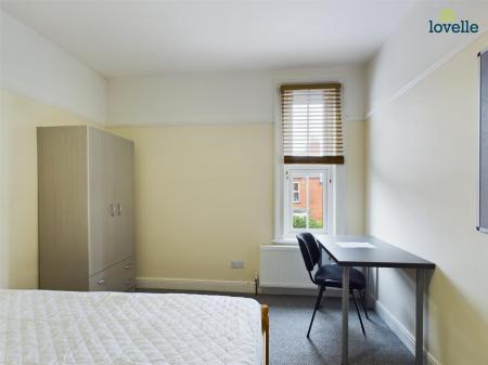 6 bedroom Town house to let in Tennyson Street, Lincoln