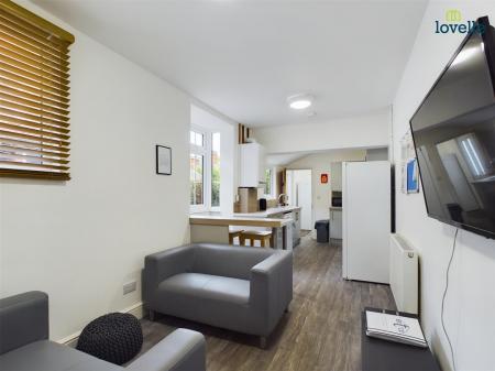6 bedroom Town house to let in Tennyson Street, Lincoln