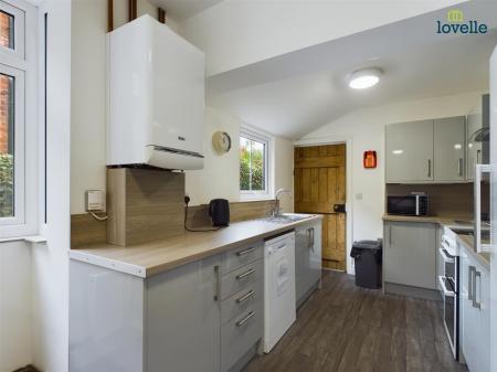 6 bedroom Town house to let in Tennyson Street, Lincoln