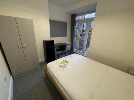 6 bedroom Town house to let in Tennyson Street, Lincoln