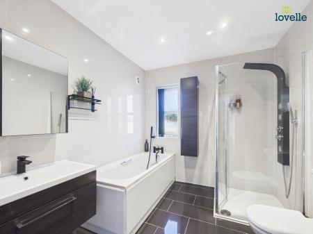 3 bedroom Detached house for sale in Longdales Road, Lincoln, LN2